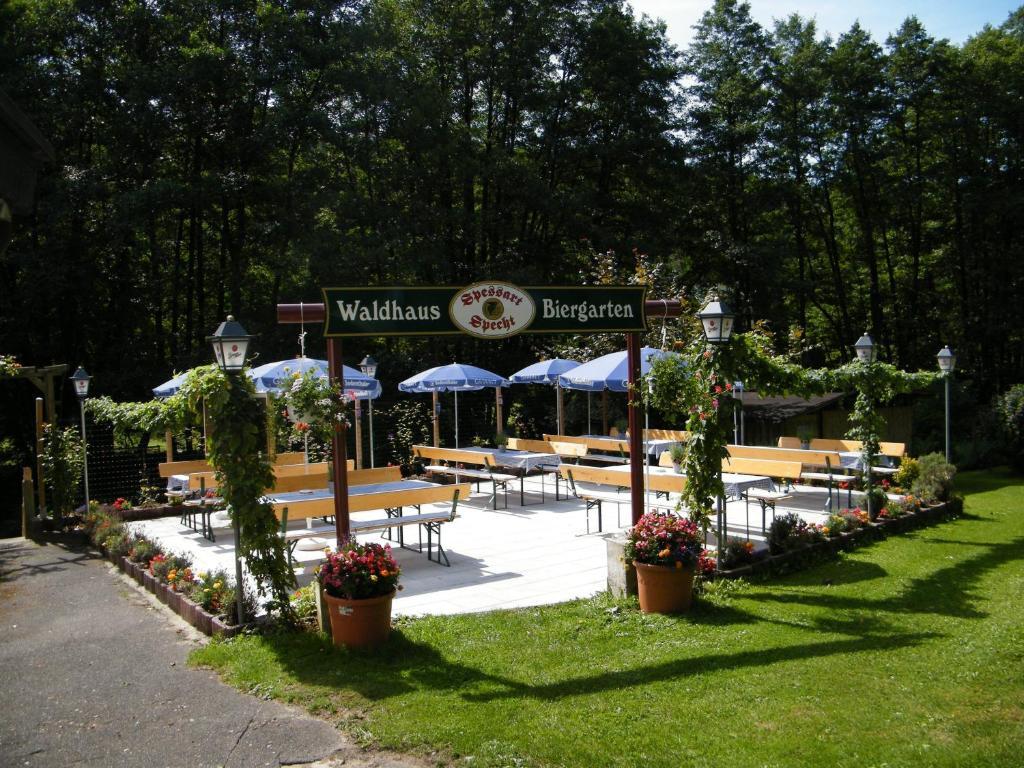 Hotel Waldhaus Меспелбрун Екстериор снимка