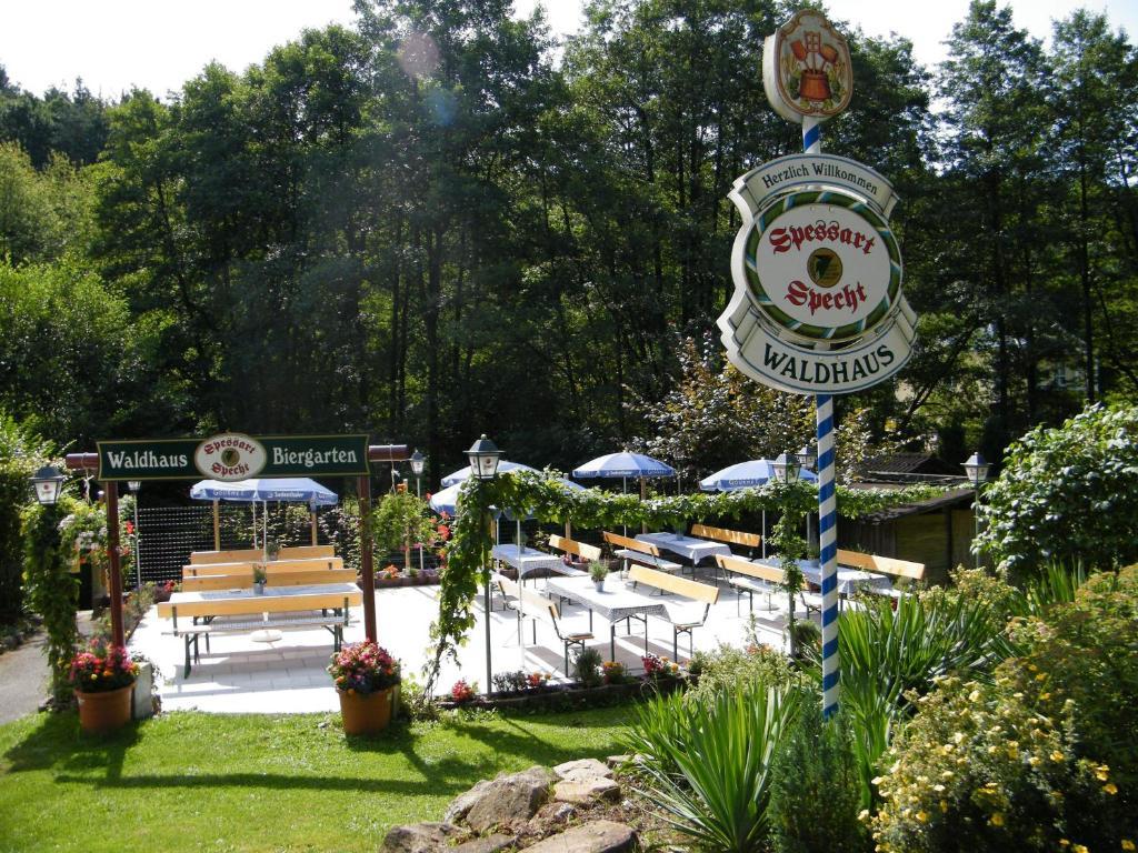 Hotel Waldhaus Меспелбрун Екстериор снимка