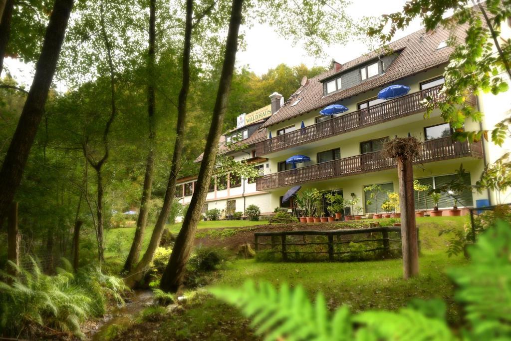 Hotel Waldhaus Меспелбрун Екстериор снимка